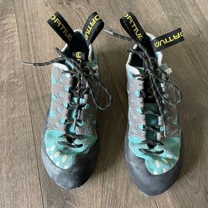 La Sportiva Taranulace Rock Climbing Shoes Teal Blue